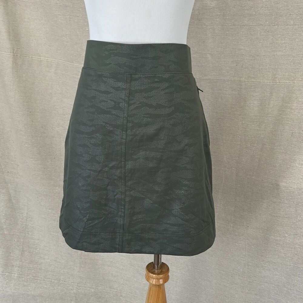 Orvis army green camp print skort, size XL